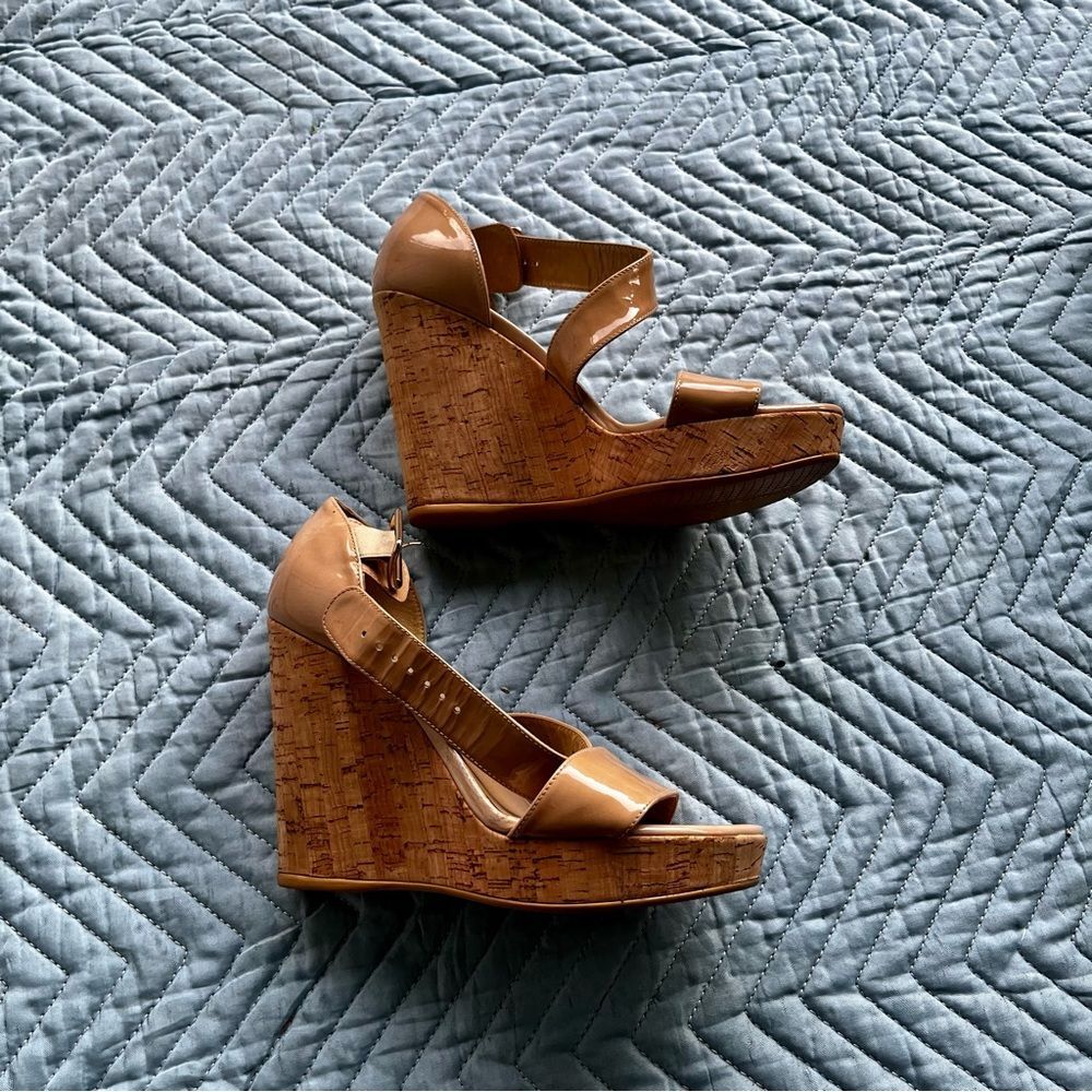 Stuart Weitzman nude sandal wedges size 7